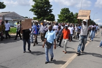 Pour réclamer leur argent après la réhabilitation des commissariats : Des entrepreneurs ont manifesté, hier / La Police intervient et boucle tout